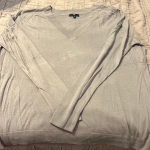 Gap long sleeve V-neck seater size large